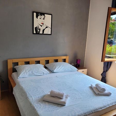 Apartmani Vini Хвар Экстерьер фото