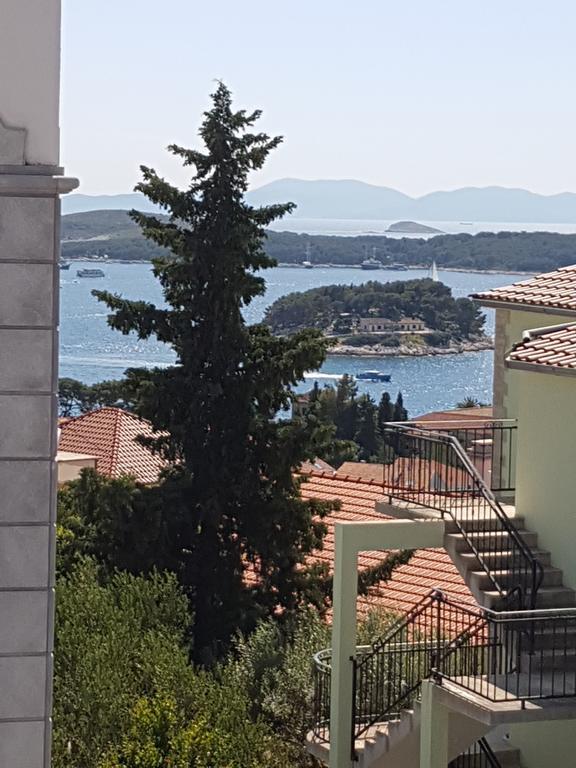 Apartmani Vini Хвар Экстерьер фото