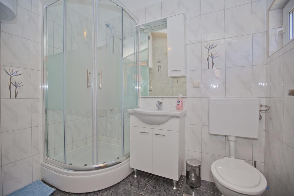 Apartmani Vini Хвар Экстерьер фото