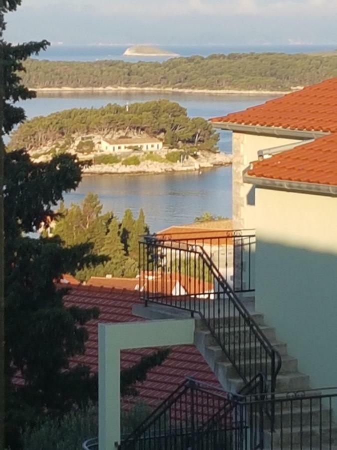 Apartmani Vini Хвар Экстерьер фото